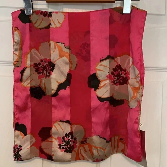 NWT hot  pink scarf - Picture 1 of 3